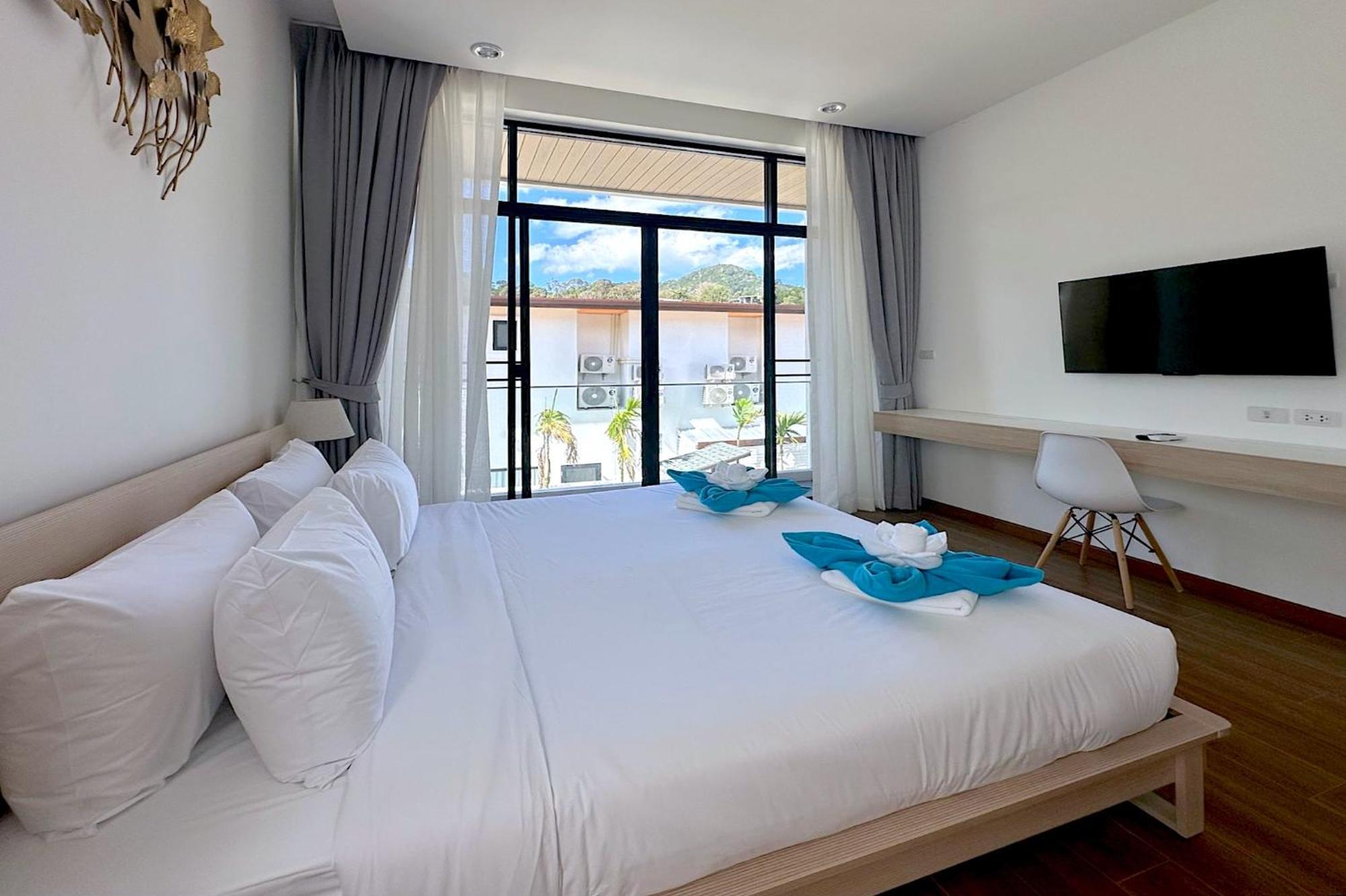 Goldena Twin Private Pool Pantai Kamala