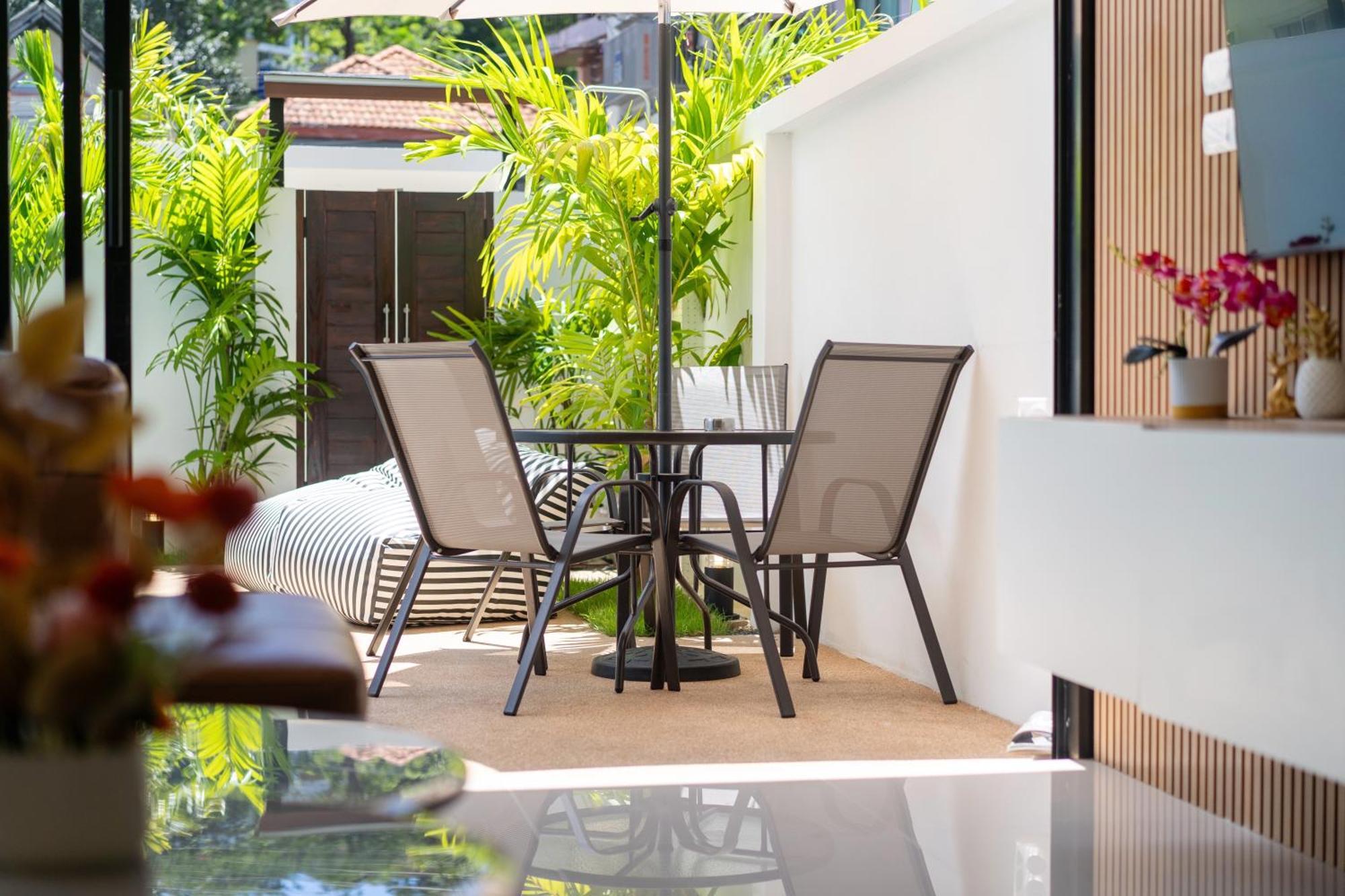 Goldena Twin Private Pool Pantai Kamala
